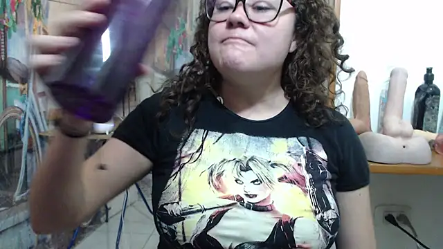 curly_greeneyed live sex cam