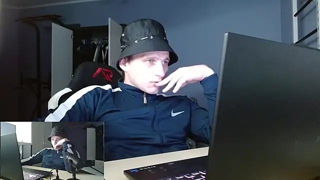 Poliglotjoe1's cam snapshot