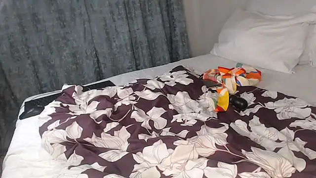 Bella_2025's cam snapshot