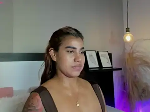 ZarahFoxx's cam snapshot