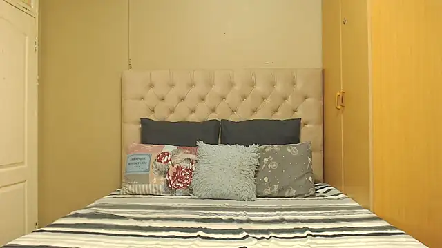 TyraBanks_1's cam snapshot