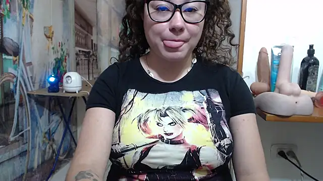 curly_greeneyed's cam snapshot