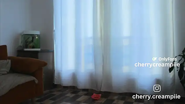 andycherry_secrets_'s cam snapshot