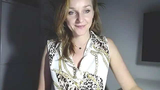 AliciaDesire's cam snapshot