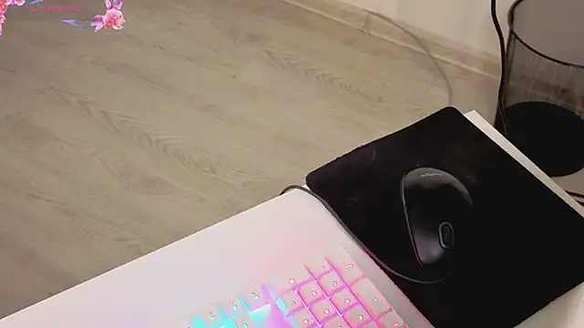 KellyMoussi's cam snapshot