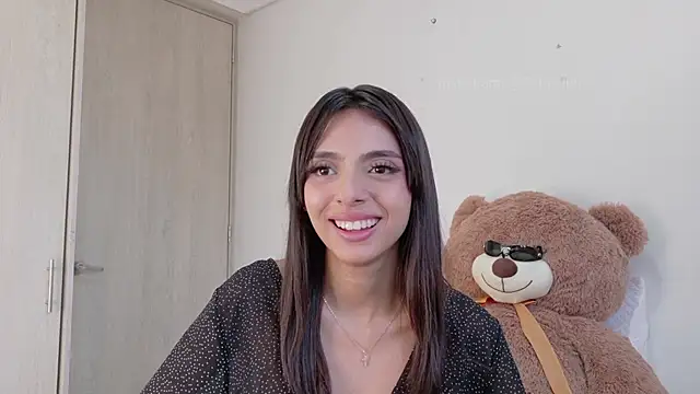 ZaraLuuv's cam snapshot