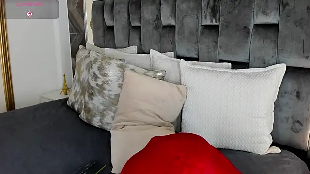 NaylaGrey's cam snapshot