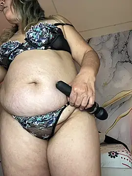 Lucy_Milf_474's cam snapshot