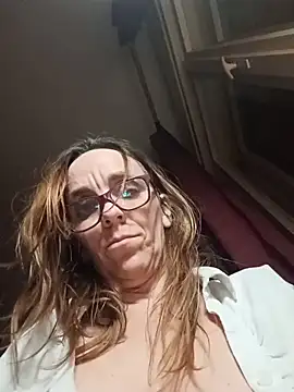 Dettybitch40 live sex cam