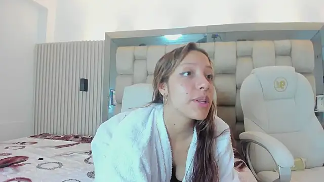 rebecca_ponce_'s cam snapshot