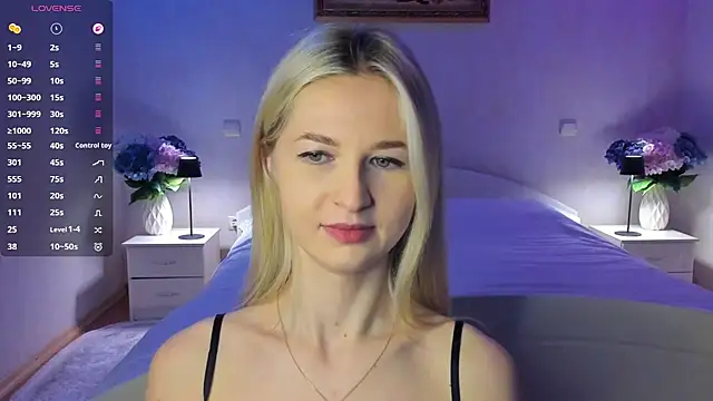 Julie_Blaze's cam snapshot