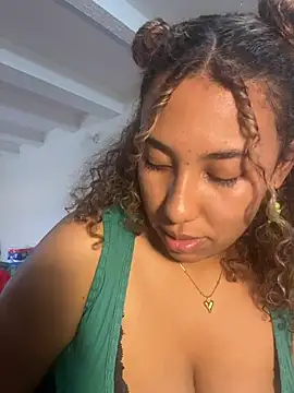 lauraltt live sex cam