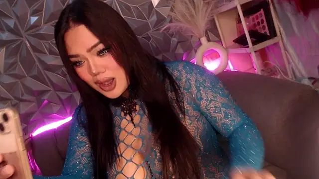 AlwaysHornyMia's cam snapshot