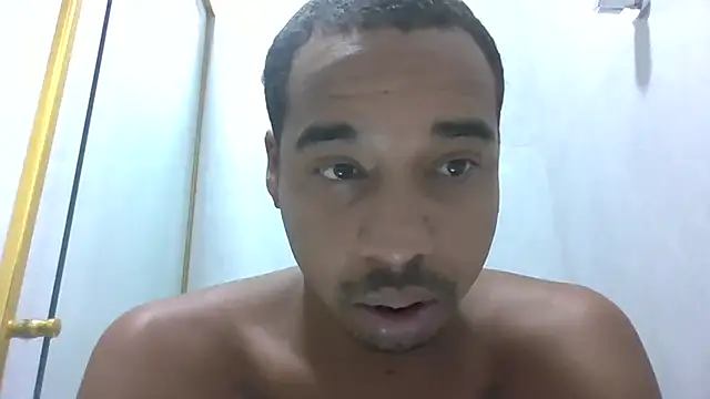 JUNINHOLEKEJR live sex cam