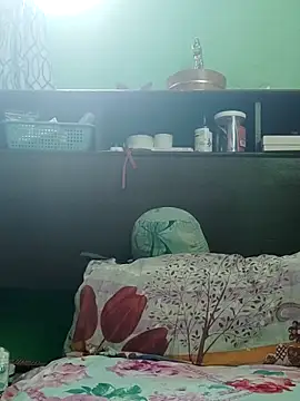 QueenSoreal live sex cam