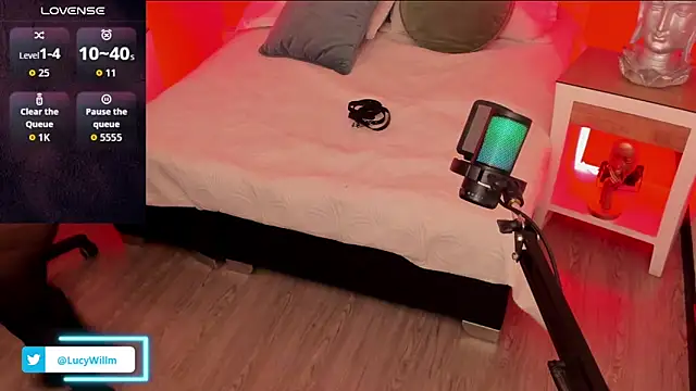 Lucy_Williiams's cam snapshot