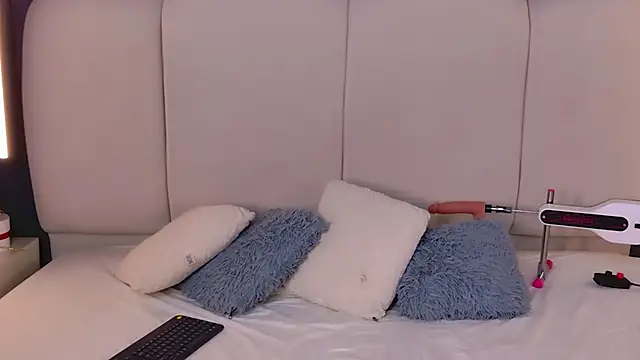 Niicolle_Miller's cam snapshot