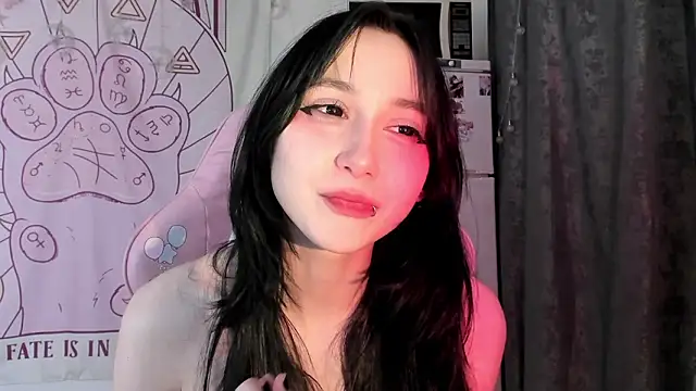 Holy420lolii live sex cam