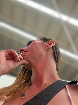 Samantha_bigboobs live sex cam