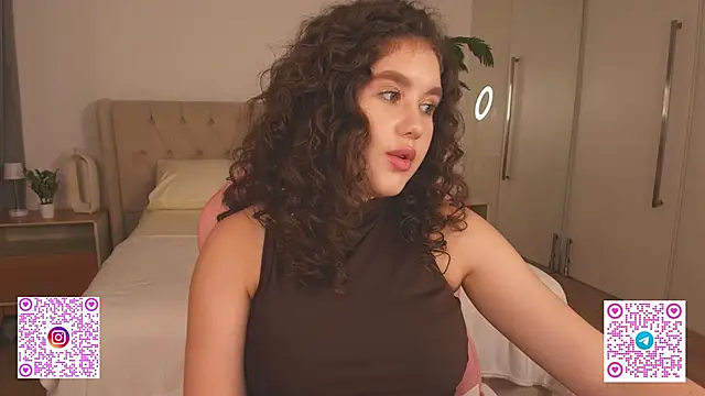 Ariella_Sol live sex cam