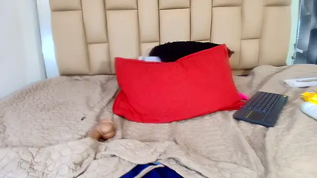 lil_miia's cam snapshot