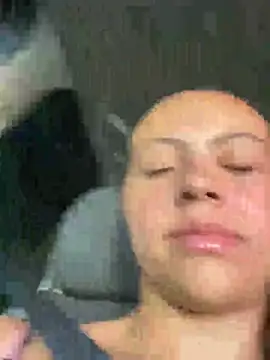 Chloe_Leaozinho's cam snapshot