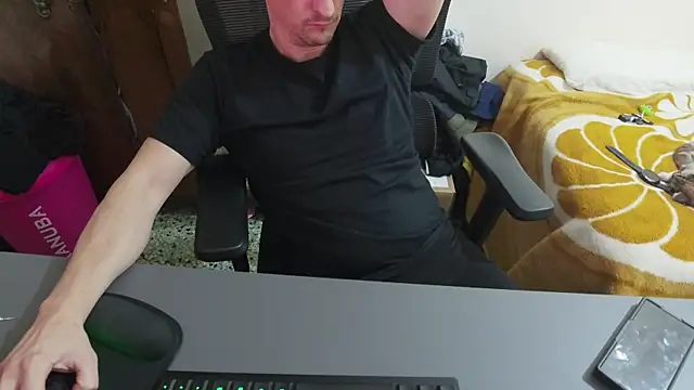 Daniiiel13's cam snapshot