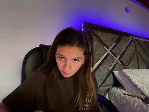 alison_parkerr26's cam snapshot