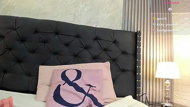 isabella__lux's cam snapshot