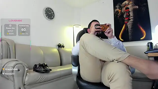 Ethan_Castellano live sex cam