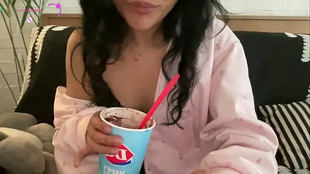 kaithra live sex cam