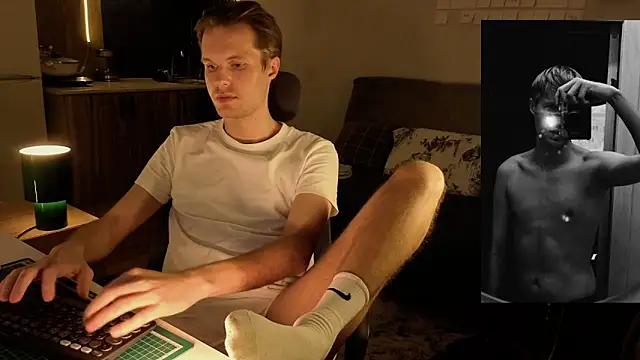 Leonnextdoor's cam snapshot