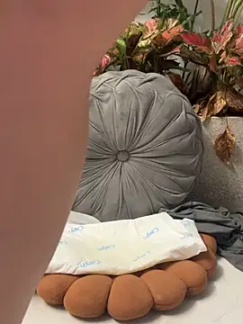 Maly_Nya live sex cam