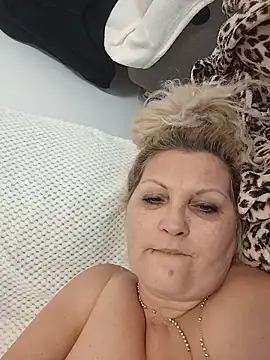 Divineblond live sex cam