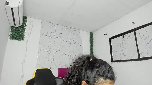 emily_stars1's cam snapshot