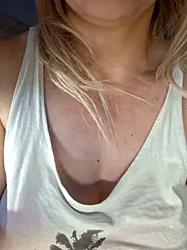 LaRa_forU's cam snapshot