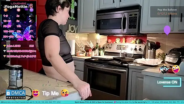 YogaHottie76's cam snapshot