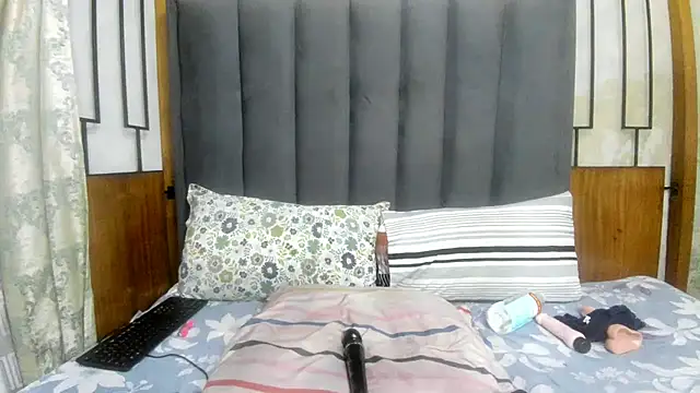 MrsMxx25's cam snapshot