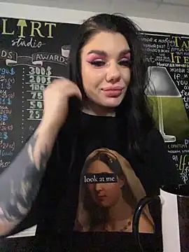 MaeveMoon live sex cam