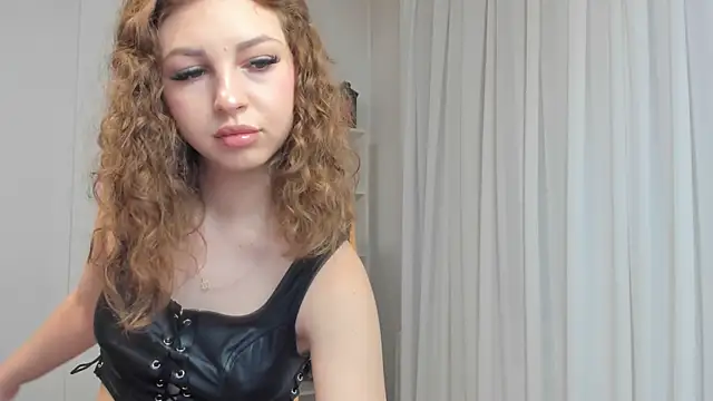 CurlHush's cam snapshot