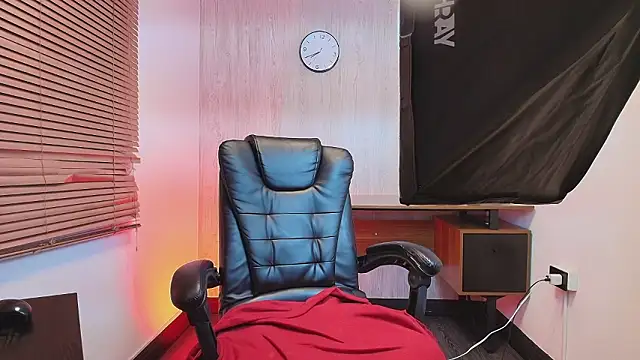 AuroraBrow's cam snapshot