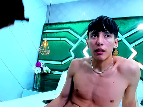 BellaAndNethan's cam snapshot