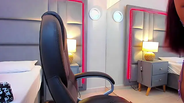 GabyMoreau's cam snapshot