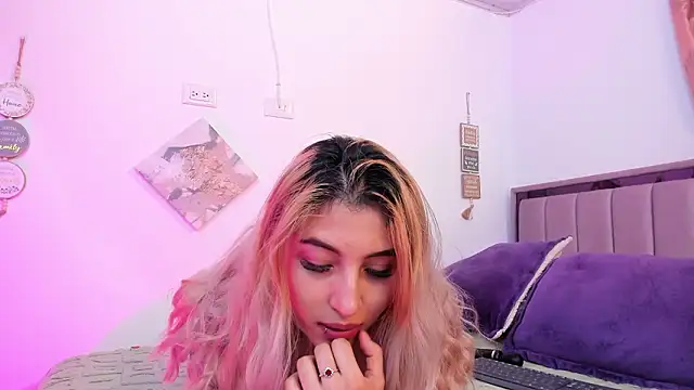 cuteweed420's cam snapshot