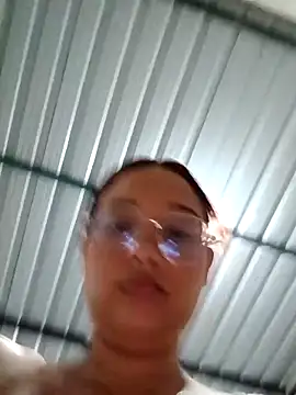 young_dairy01's cam snapshot