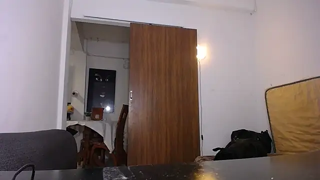 yselahot's cam snapshot