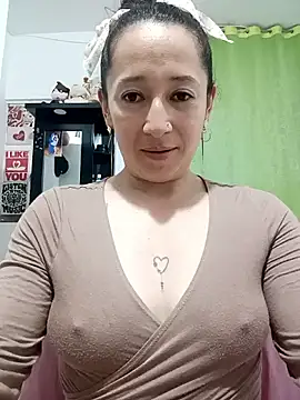 emilypoppy3 live sex cam