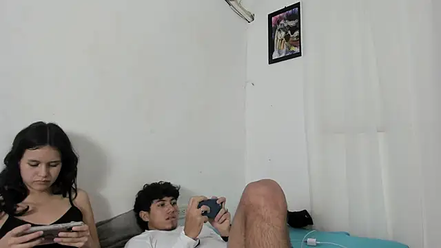 Laura_and_Kevin's cam snapshot