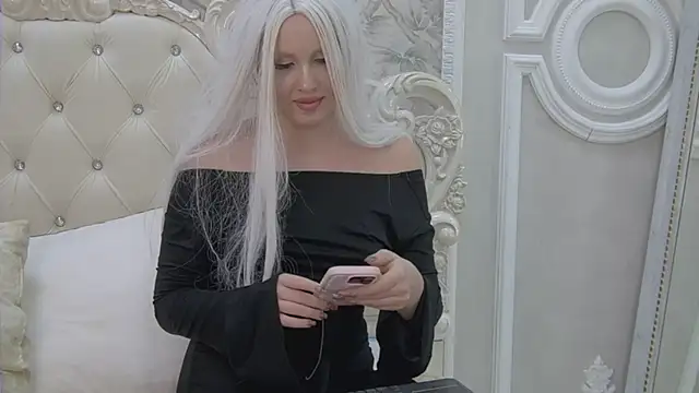 EllieFrosty_'s cam snapshot