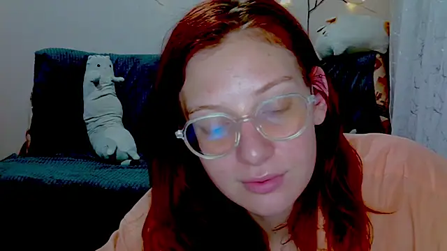 Lily_Ember's cam snapshot